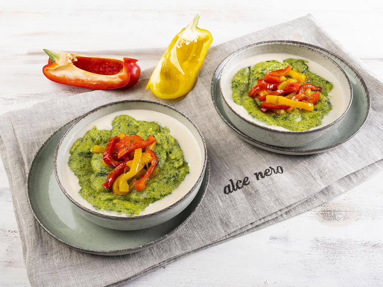 Polenta-fresca-con-cime-di-rapa-peperone-delicato-dolce-e-salsa-al-pecorino