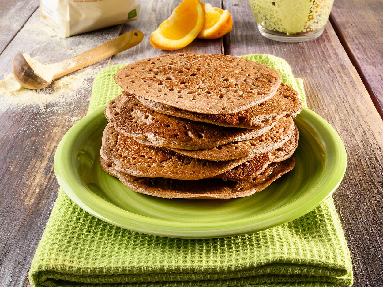 Pancake-senza-uova-con-banane-e-cacao