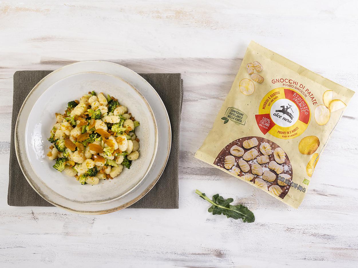 Gnocchi-di-patate-con-broccoli-alici-sottolio-e-briciole-di-pane