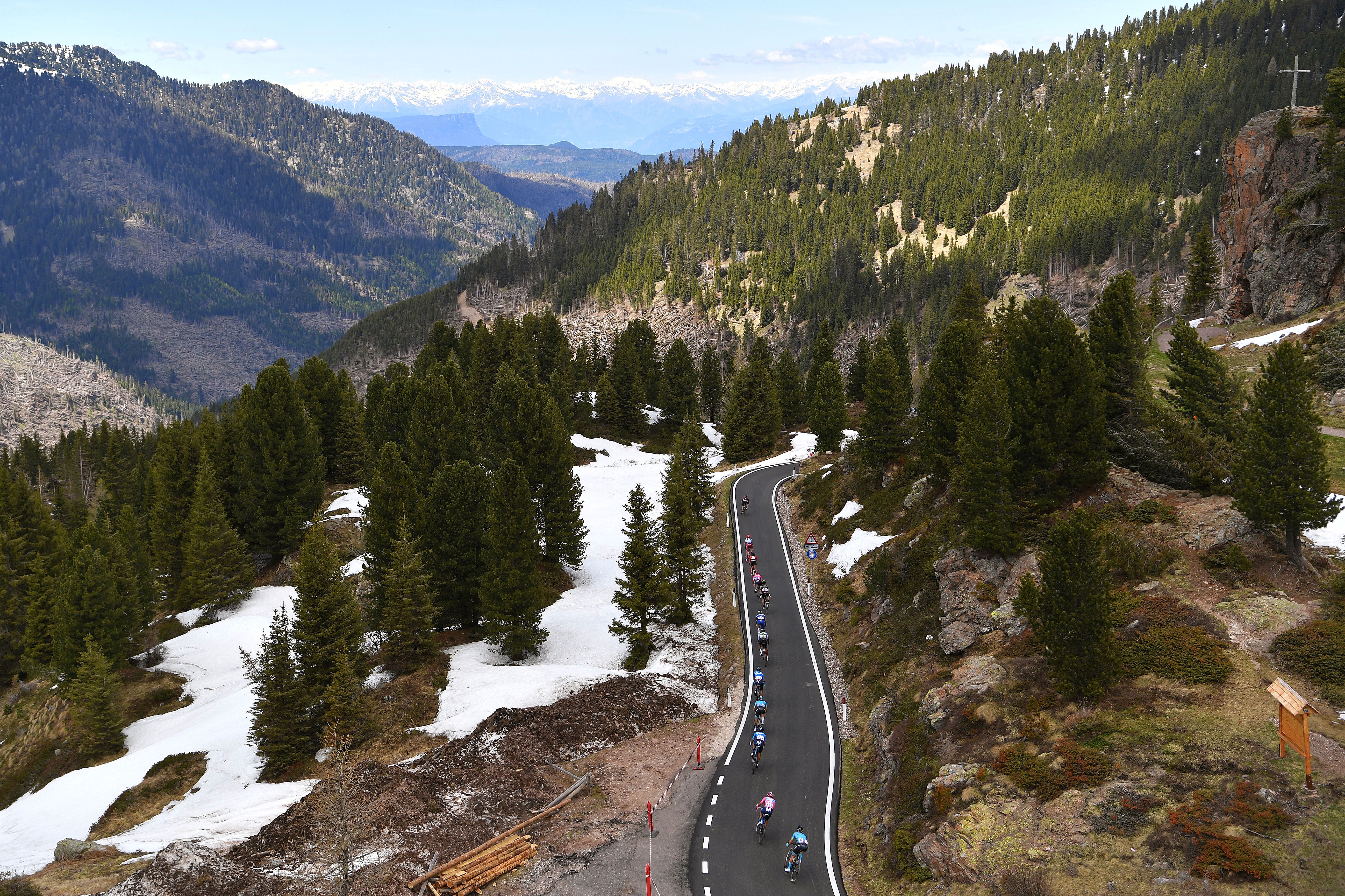 THE WORLD’S GREATEST CYCLING CLIMBS