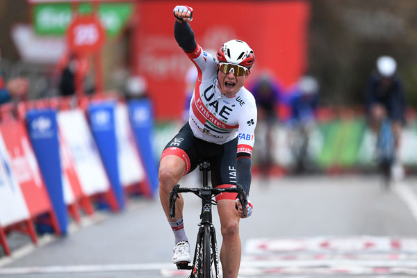 Philipsen wins Vuelta a España stage 15