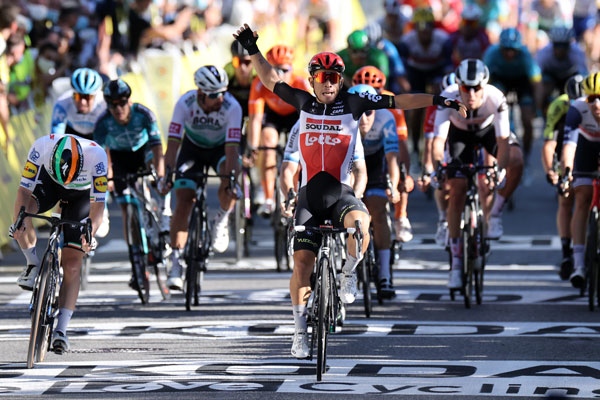 Caleb Ewan wins Tour de France stage 3
