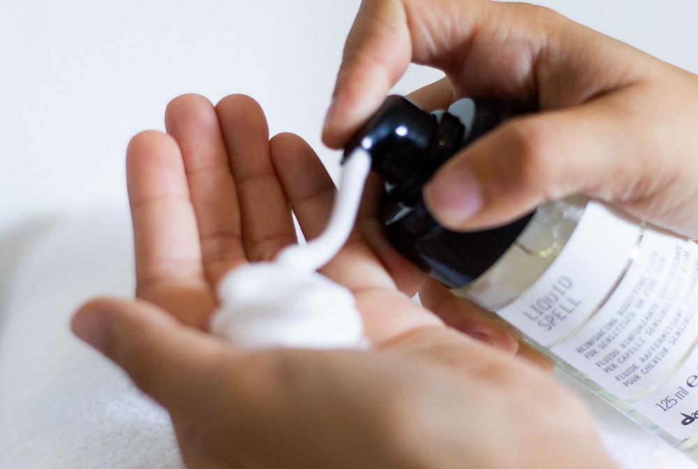 Davines Liquid Spell in hand