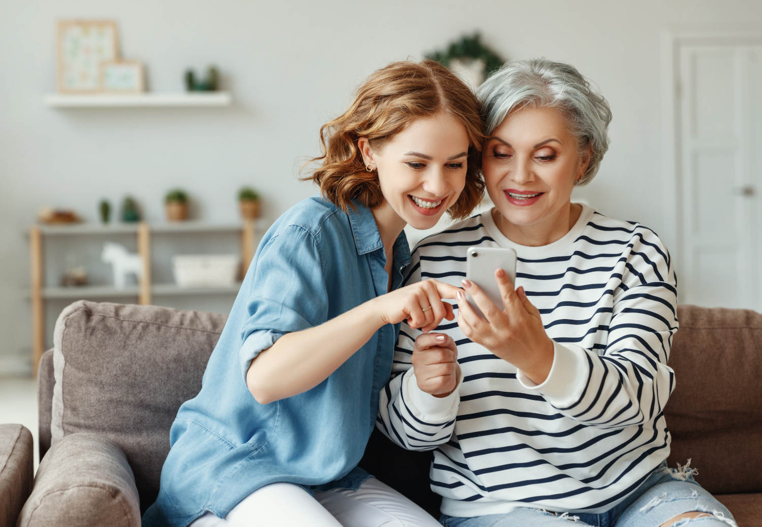 Cellulari per anziani: come scegliere il giusto modello