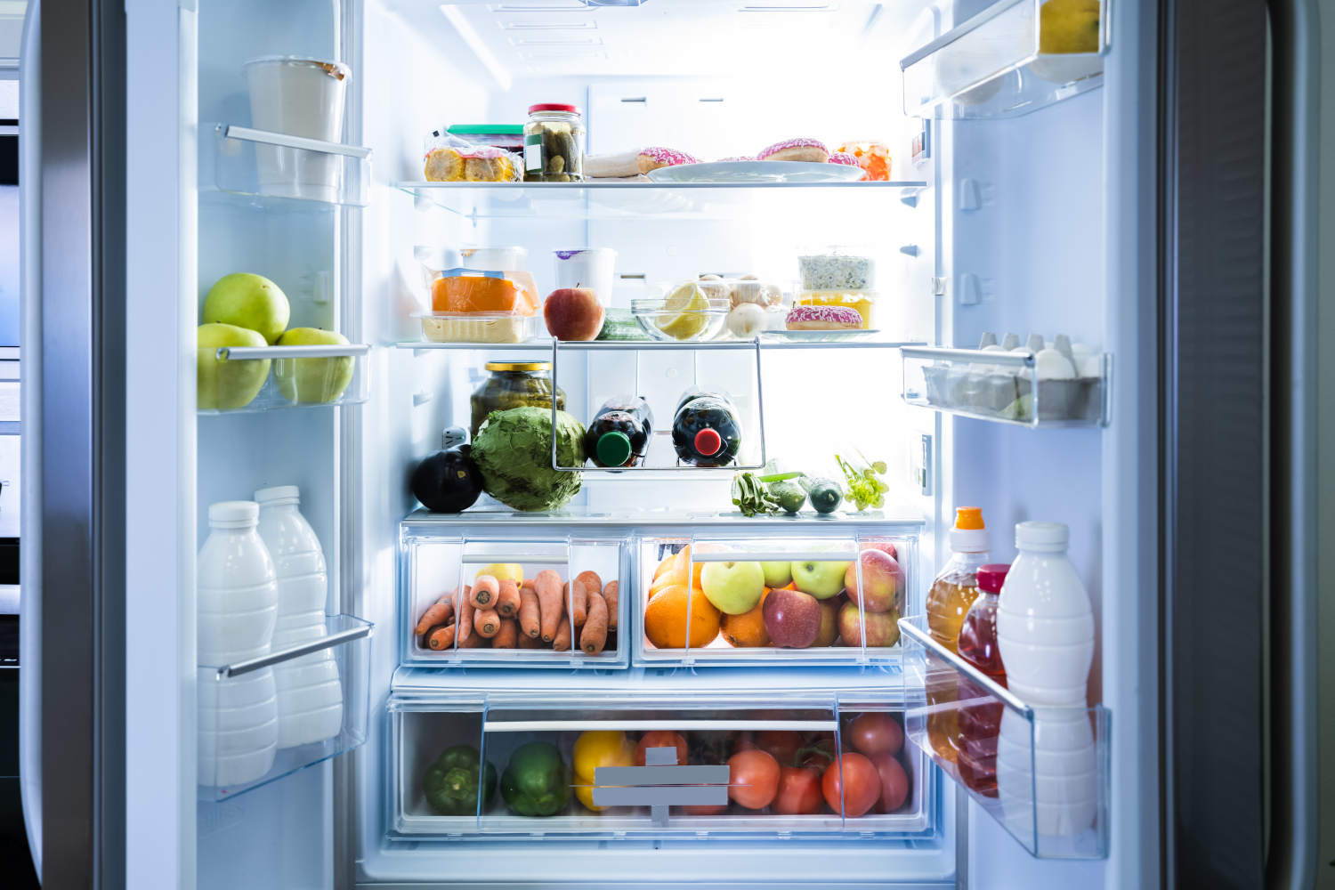 Organizzare il frigorifero: consigli per tenerlo in ordine ed evitare sprechi