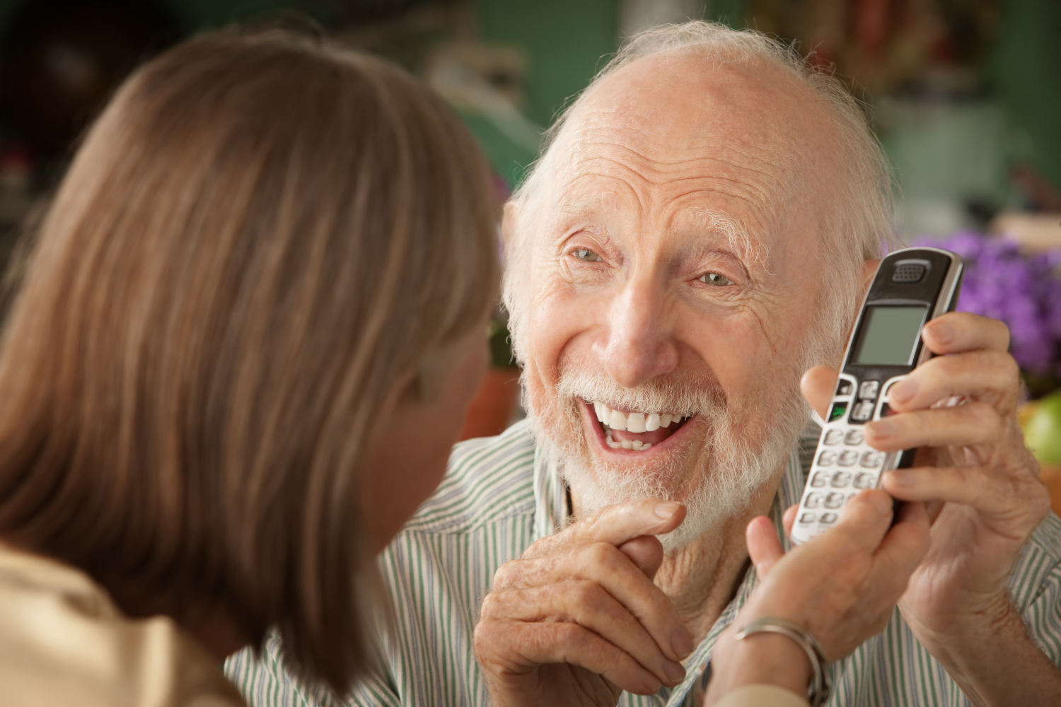 Cosa considerare nella scelta di un telefono cordless per anziani