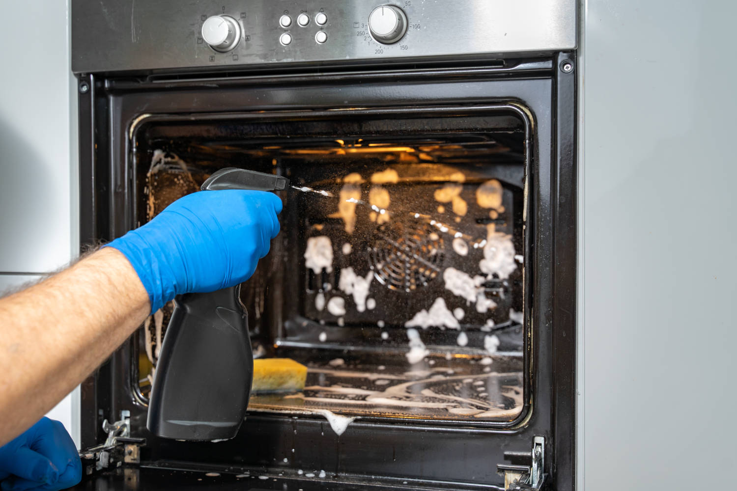 I migliori consigli per una pulizia profonda del forno