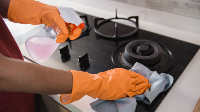 Pulizia dei fornelli a gas e griglie in ghisa: tutti i trucchi